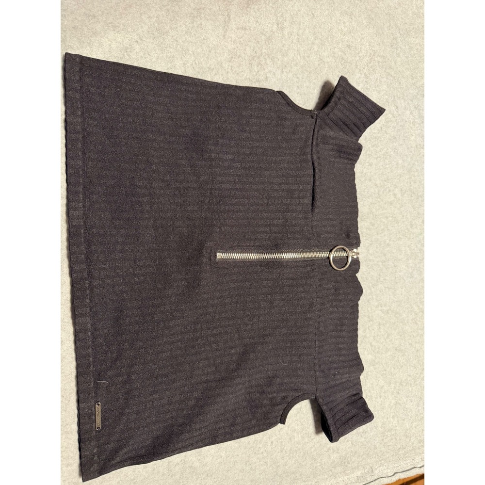 Kendall & Kylie Black Ribbed Off The Shoulder Ring Zip Crop Top Large